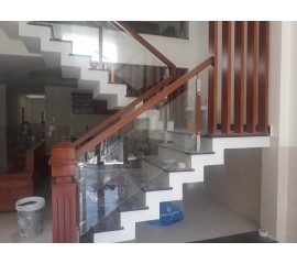 Cầu thang kính 1 Cầu thang kính 1